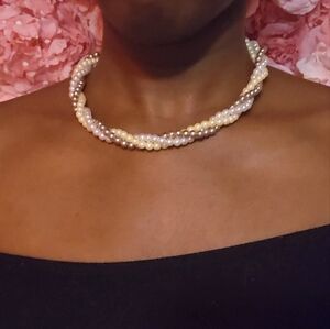 Elegant Pearl Twist Necklace